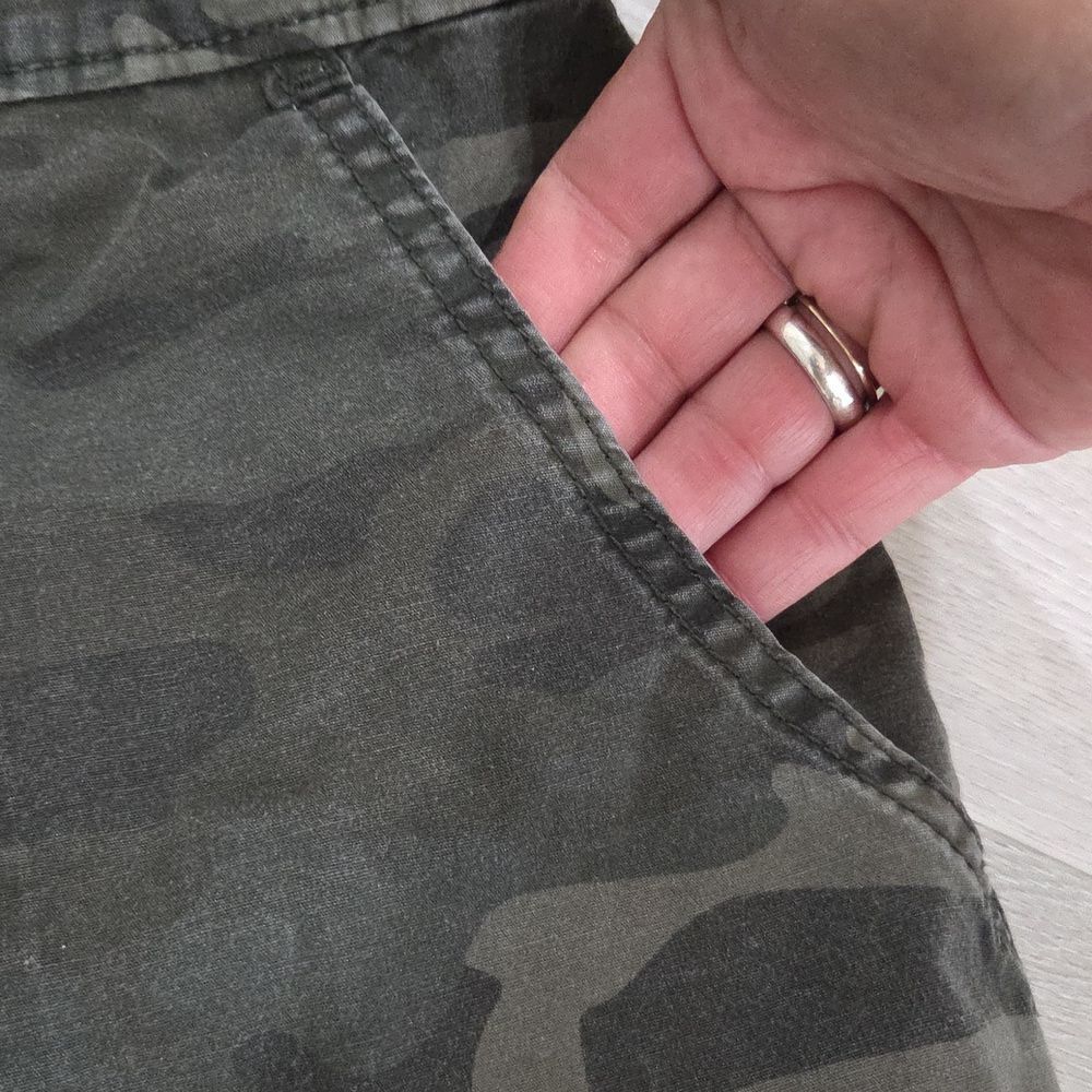 Social Standard Womans Camo Shorts, LARGE - Picture 4 of 5